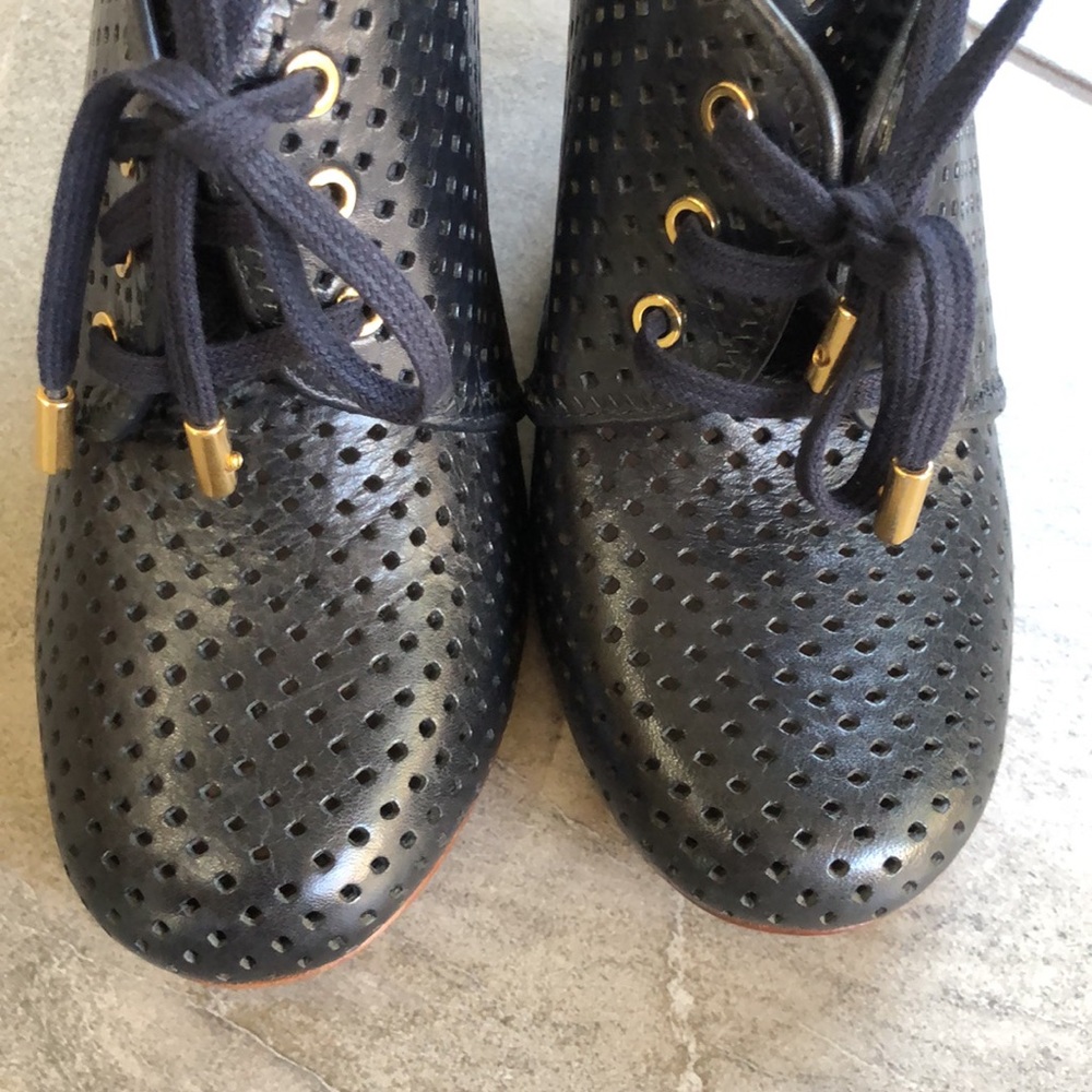 Tory Burch navy wedge lace up booties size 10.5 - Picture 4 of 7